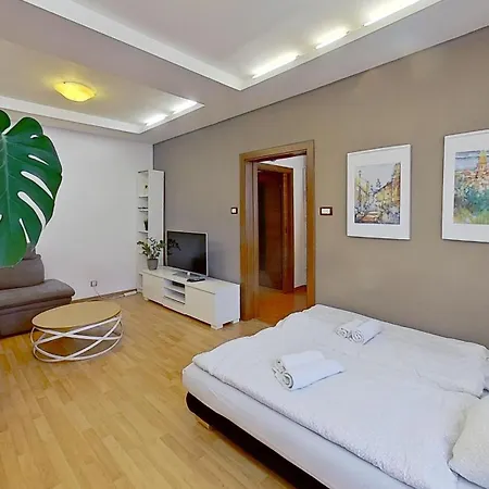 2Br Apt With Free Garage Parking, Close To The Historic Centre Bratislava Exterior photo