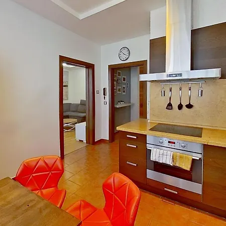 2Br Apt With Free Garage Parking, Close To The Historic Centre Bratislava Exterior photo